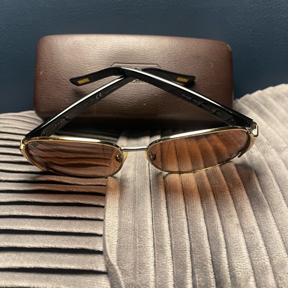 Brown coach sunglasses had these for awhile very sturdy and wears very nicely - Picture 3 of 6